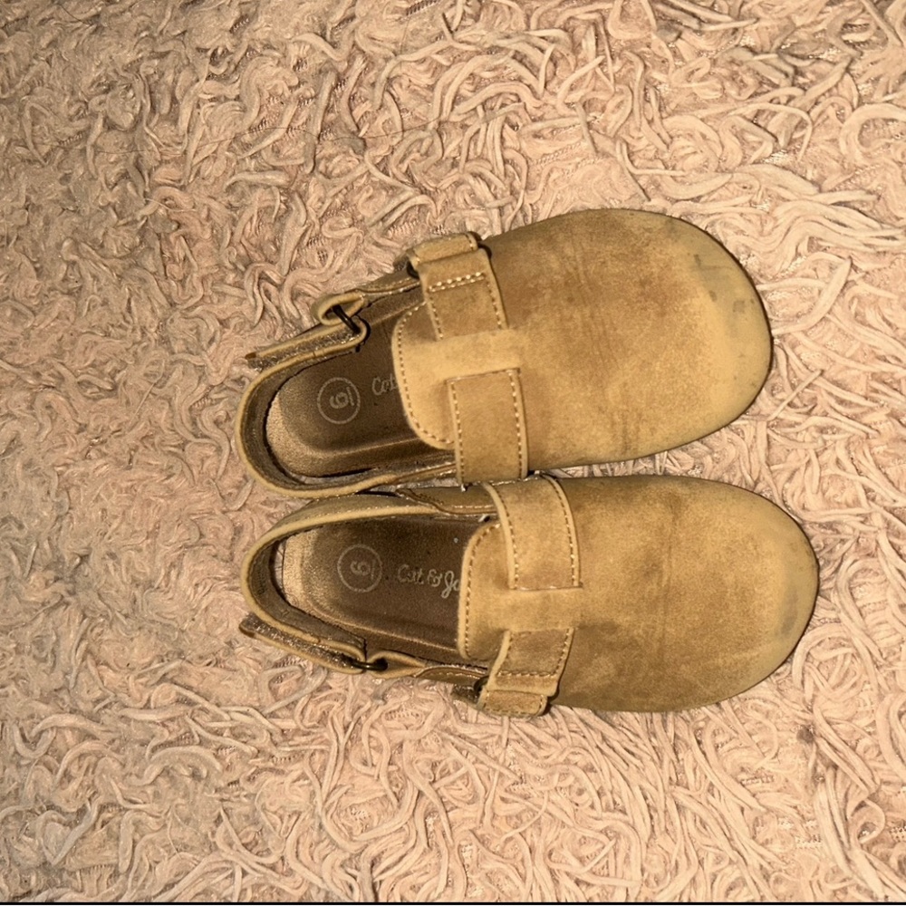 Cat and Jack clogs- Size 6
